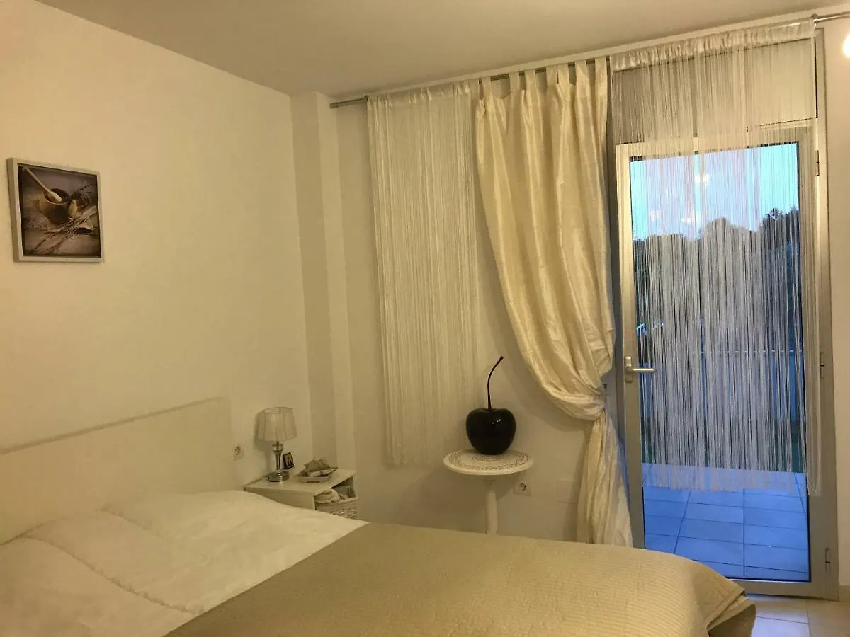 公寓 Paradise Village 萨洛